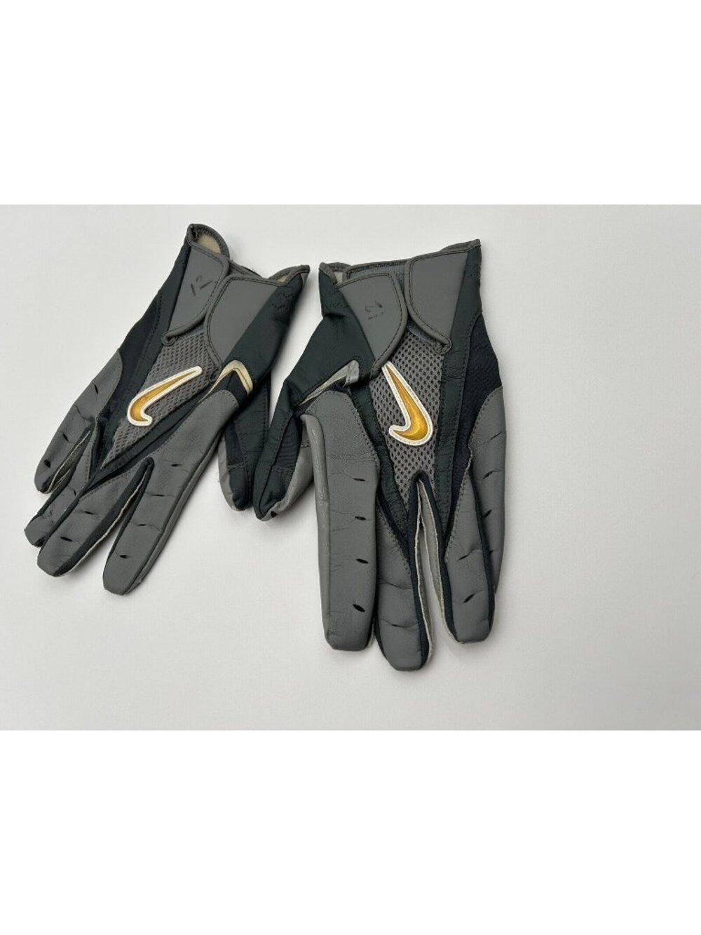 Sean Weatherspoon #12 Game Worn Gloves Missouri Tigers MU Tigers Mizzou NCAA